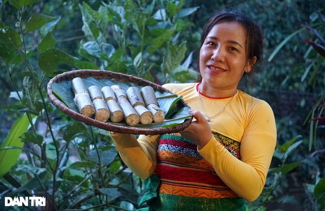 A unique dish of rice dishes in a bamboo tube, bringing the breath of the mountains and forests - 1