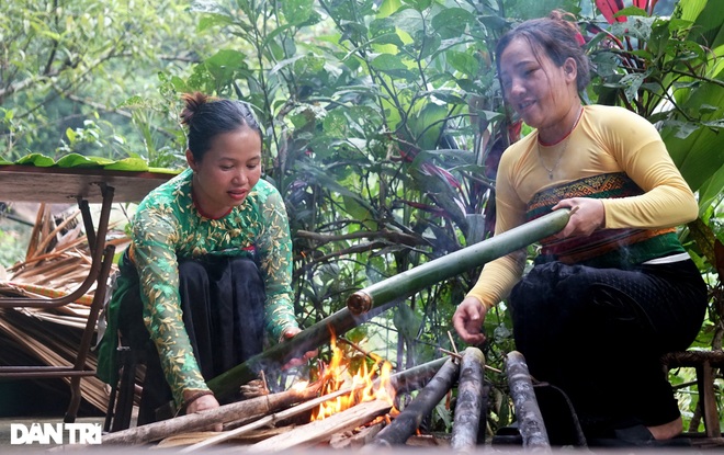 Unique dish of rice dishes in bamboo tubes, bringing the breath of the mountains - 2