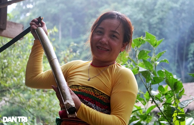 Unique dish of rice dishes in bamboo tubes, bringing the breath of the mountains - 12