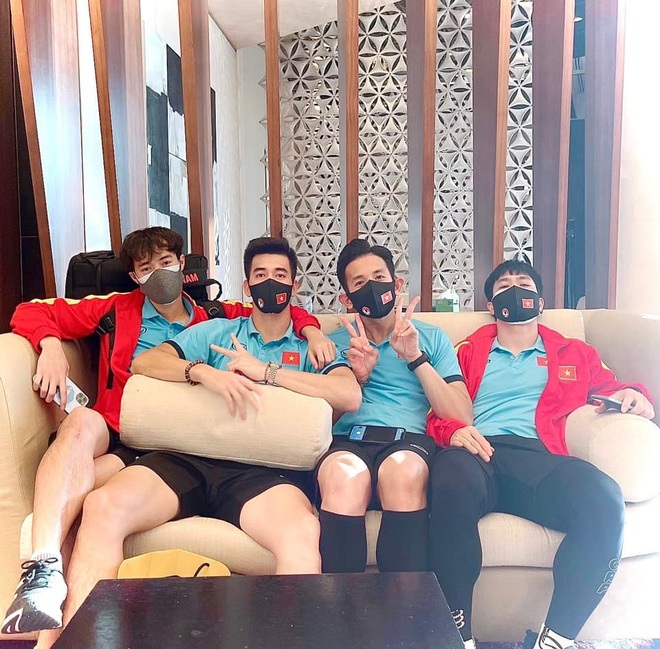 Những người hùng đội tuyển Việt Nam khoe ảnh ngay sau khi về nước - 1 Những người hùng đội tuyển Việt Nam khoe ảnh ngay sau khi về nước - 1