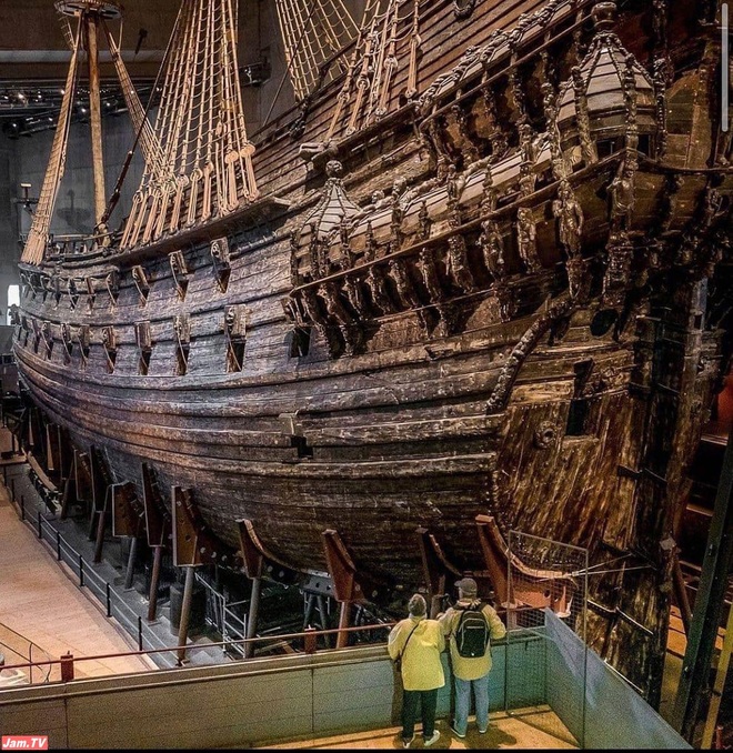 Tàu chiến khủng dài 70 m, gần 400 năm tuổi vẫn còn nguyên vẹn - 2