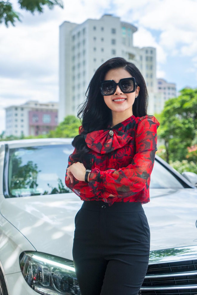 Nhan sắc đời thường ấn tượng của 2 nữ biên tập viên VTV - 3 Nhan sắc đời thường ấn tượng của 2 nữ biên tập viên VTV - 3