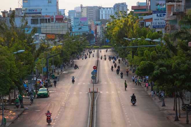 TPHCM: Hàng quán không bán mang về, vé số ngừng hoạt động 15 ngày - 1