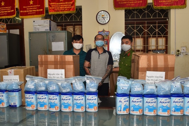 Phát hiện hàng tạ ma túy độn trong hộp sữa bay từ châu Âu về Việt Nam - 2