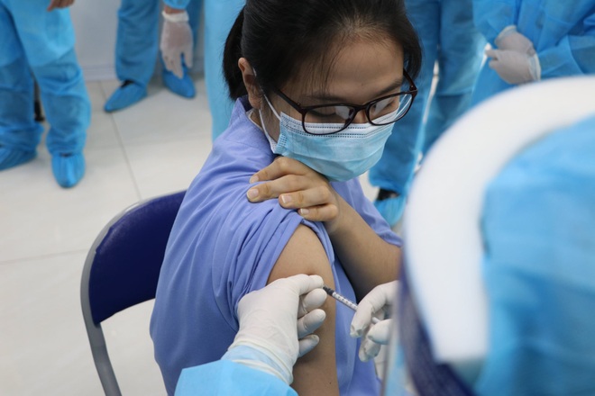 Hụt hẫng sau tiêm vắc xin Covid-19 vì... không gặp phản ứng như lời đồn - 1 Hụt hẫng sau tiêm vắc xin Covid-19 vì... không gặp phản ứng như lời đồn - 1