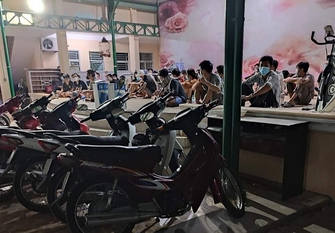 Chủ quán game khóa cửa chính, mở lối hậu đón 42 khách bất chấp Covid-19 - 1 Chủ quán game khóa cửa chính, mở lối hậu đón 42 khách bất chấp Covid-19 - 1