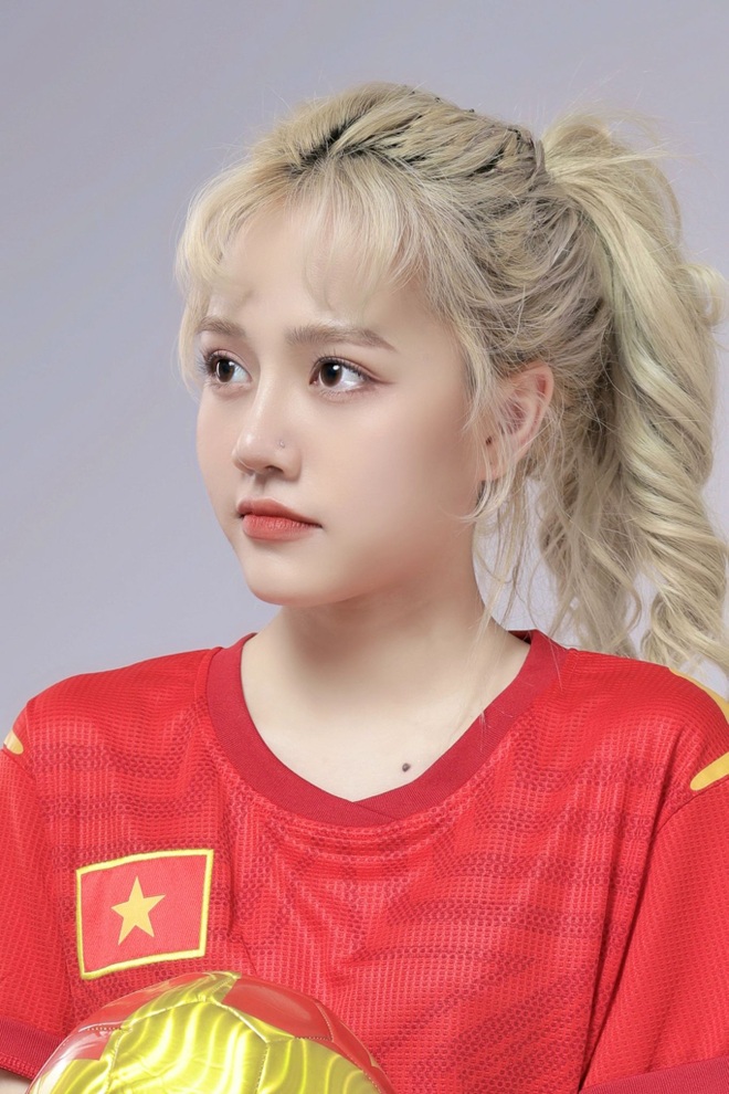 Hot girl xinh như búp bê là fan cuồng nhiệt của Mbappe bóng đá Pháp - 7 Hot girl xinh như búp bê là fan cuồng nhiệt của Mbappe bóng đá Pháp - 7