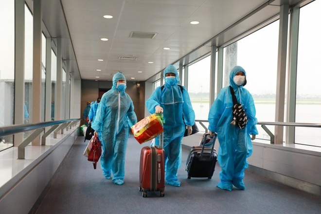 Hà Nội thông báo khẩn tìm người đi chuyến bay có ca dương tính SARS-CoV-2 - 1
