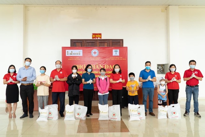 Tập đoàn Đỉnh Vàng ủng hộ Quỹ Vắc xin hơn 1 tỉ đồng - 5 Tập đoàn Đỉnh Vàng ủng hộ Quỹ Vắc xin hơn 1 tỉ đồng - 5