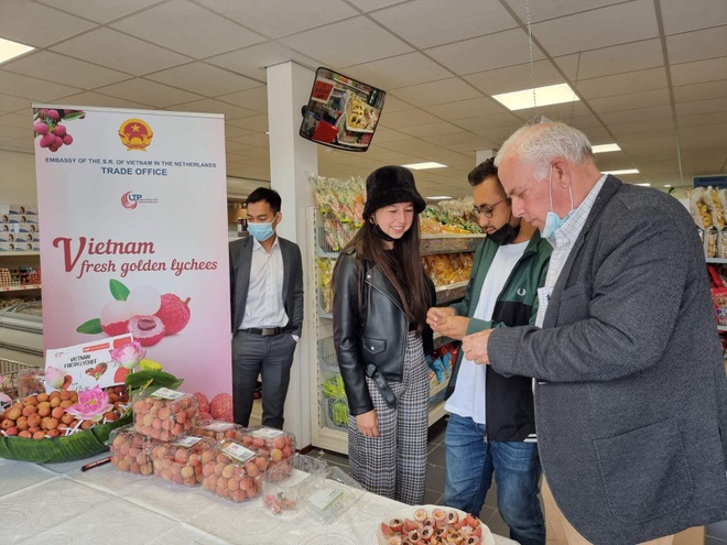 Cận cảnh quả vải Việt Nam lên kệ siêu thị Hà Lan - 2