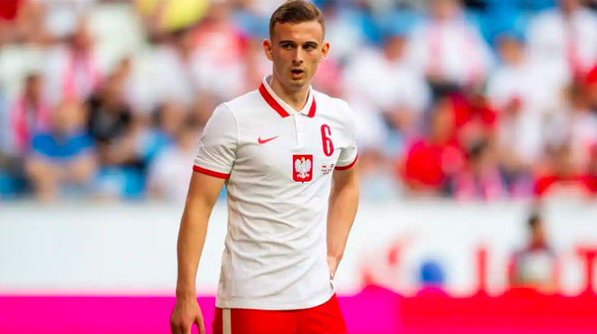 Cầu thủ 17 tuổi của Ba Lan đi vào lịch sử Euro - 1