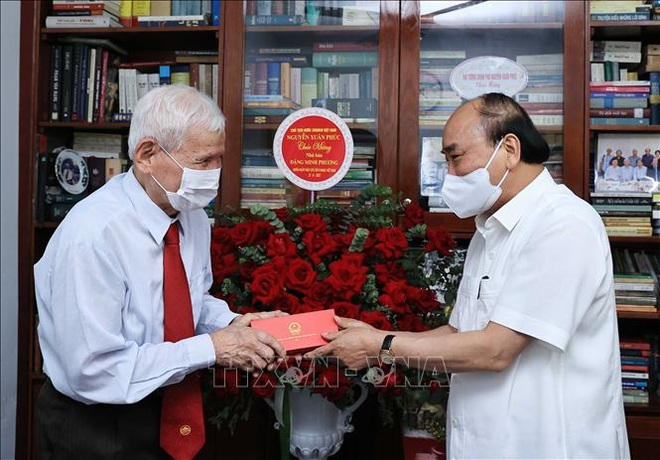 Chủ tịch nước thăm một số nhà báo, gia đình nhà báo lão thành - 1 Chủ tịch nước thăm một số nhà báo, gia đình nhà báo lão thành - 1