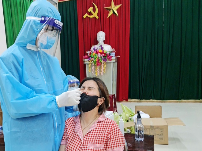 Nghệ An: Thần tốc tìm người tới các địa điểm liên quan ca nghi mắc Covid-19 - 1 Nghệ An: Thần tốc tìm người tới các địa điểm liên quan ca nghi mắc Covid-19 - 1