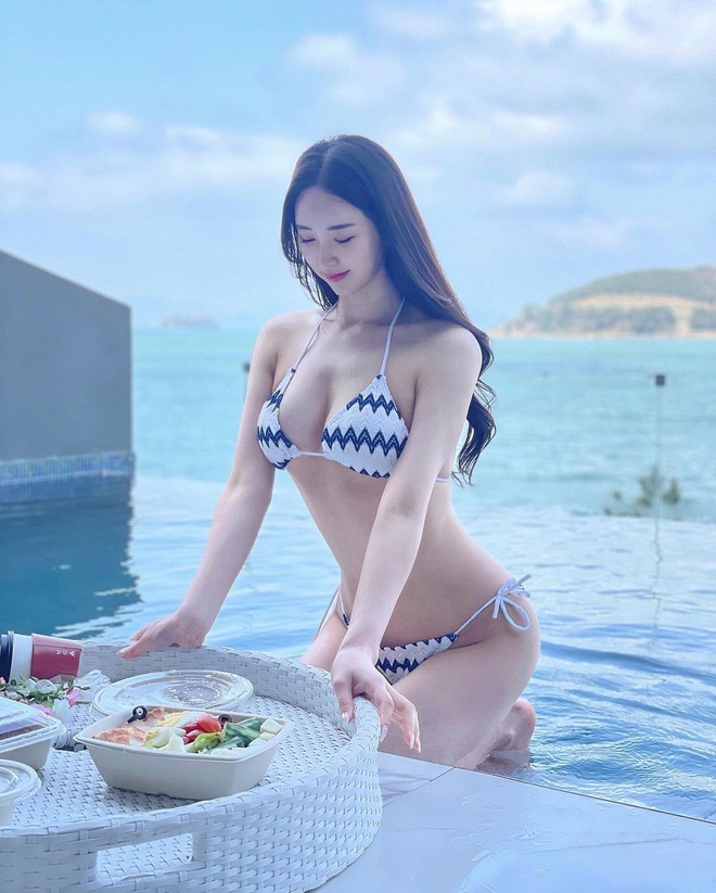 Hot girl gợi cảm xứ Hàn tuyên bố đẹp tự nhiên trước nghi vấn thẩm mỹ - 1 Hot girl gợi cảm xứ Hàn tuyên bố đẹp tự nhiên trước nghi vấn thẩm mỹ - 1