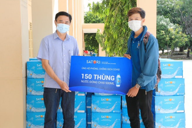 Satori tiếp sức tuyến đầu với gần 66.000 chai nước tinh khiết hoàn lưu khoáng - 4 Satori tiếp sức tuyến đầu với gần 66.000 chai nước tinh khiết hoàn lưu khoáng - 4