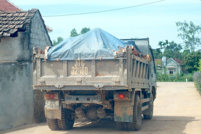 Bị lập biên bản khai thác đất trái phép buổi sáng, chiều tiếp tục vi phạm - 2 Bị lập biên bản khai thác đất trái phép buổi sáng, chiều tiếp tục vi phạm - 2