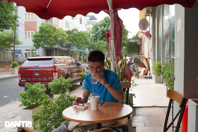 Hàng loạt quán cà phê mở cửa trở lại sau khi TP Hà Nội nới lỏng lệnh cấm - 6