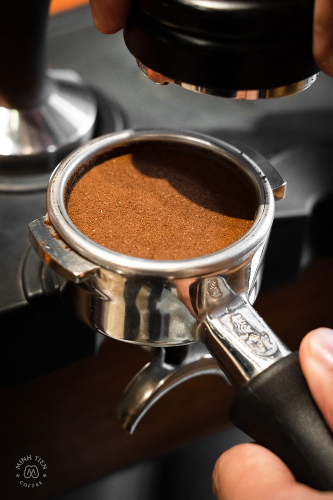 Thao tác kỹ thuật cơ bản cần chú ý khi pha Espresso - 2