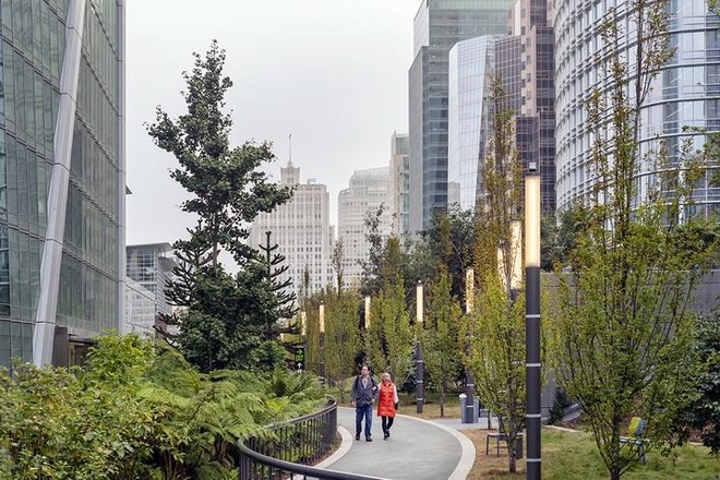 Ấn tượng công viên nằm trên nóc tòa nhà giữa rừng cao ốc chọc trời - 2
