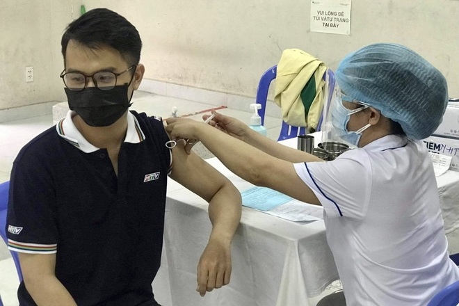 Được tiêm vắc xin thời điểm này chính là món quà sức khỏe ý nghĩa - 6 Được tiêm vắc xin thời điểm này chính là món quà sức khỏe ý nghĩa - 6