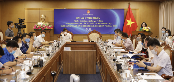 Triển khai nhiệm vụ phòng, chống HIV/AIDS, ma túy, mại dâm trong trường học - 1 Triển khai nhiệm vụ phòng, chống HIV/AIDS, ma túy, mại dâm trong trường học - 1