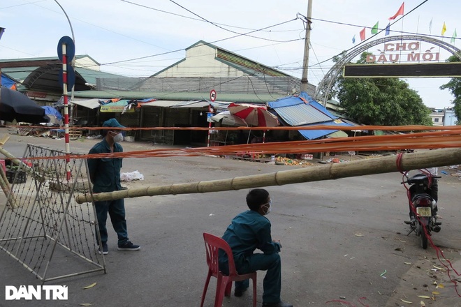 Lo phong tỏa, tiểu thương chợ đầu mối lớn nhất Nghệ An cấp tập sơ tán hàng - 2 Lo phong tỏa, tiểu thương chợ đầu mối lớn nhất Nghệ An cấp tập sơ tán hàng - 2