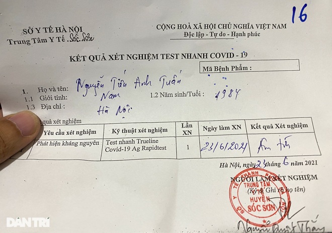 Khách bay từ TPHCM đến Hà Nội phải test nhanh Covid-19 ngay khi hạ cánh - 10 Khách bay từ TPHCM đến Hà Nội phải test nhanh Covid-19 ngay khi hạ cánh - 10