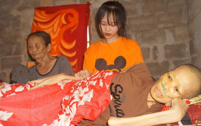 Nữ sinh bỏ học ngang chừng ở nhà cấp cứu mẹ thập tử nhất sinh - 3 Nữ sinh bỏ học ngang chừng ở nhà cấp cứu mẹ thập tử nhất sinh - 3