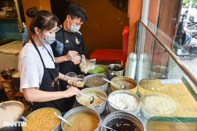 The most popular Thai tea shop in Hanoi, selling more than 1000 cups a day - 2