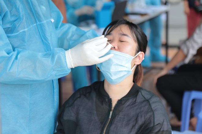 Chi 1,4 tỷ đồng xét nghiệm Covid-19 cho cán bộ, giáo viên phục vụ thi THPT - 1 Chi 1,4 tỷ đồng xét nghiệm Covid-19 cho cán bộ, giáo viên phục vụ thi THPT - 1