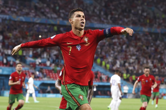 Giúp Bồ Đào Nha đi tiếp, C.Ronaldo lập hàng loạt kỷ lục vĩ đại - 2