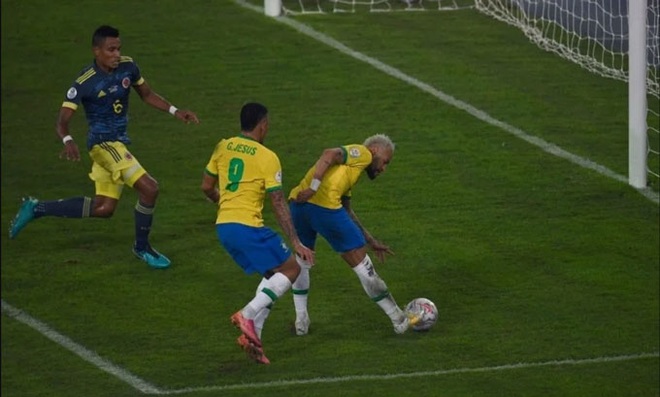 Firmino và Casemiro ghi bàn, Brazil nhọc nhằn đánh bại Colombia - 2