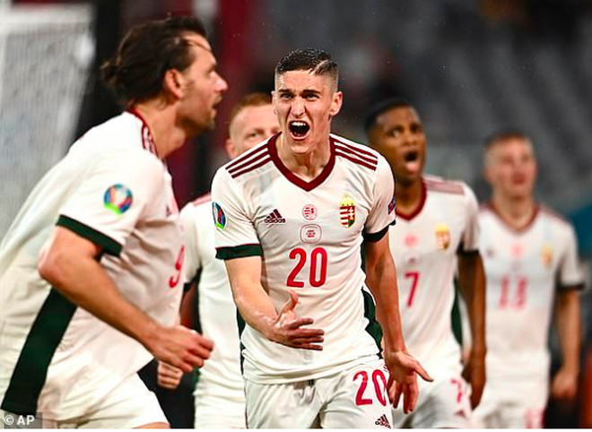 Đội tuyển Hungary ngẩng cao đầu rời Euro 2020 - 1 Đội tuyển Hungary ngẩng cao đầu rời Euro 2020 - 1