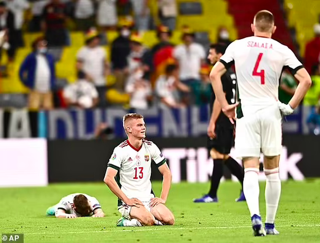 Đội tuyển Hungary ngẩng cao đầu rời Euro 2020 - 12 Đội tuyển Hungary ngẩng cao đầu rời Euro 2020 - 12