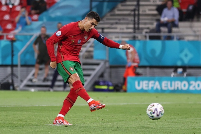 Huyền thoại Ali Daei chúc mừng Ronaldo sắp phá kỷ lục ghi bàn mọi thời đại - 1 Huyền thoại Ali Daei chúc mừng Ronaldo sắp phá kỷ lục ghi bàn mọi thời đại - 1