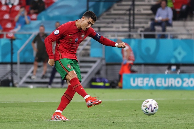 Giúp Bồ Đào Nha đi tiếp, C.Ronaldo lập hàng loạt kỷ lục vĩ đại - 1