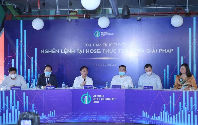 Có hay không bàn tay trục lợi trong sự cố nghẽn lệnh trên sàn HSX? - 2 Có hay không bàn tay trục lợi trong sự cố nghẽn lệnh trên sàn HSX? - 2