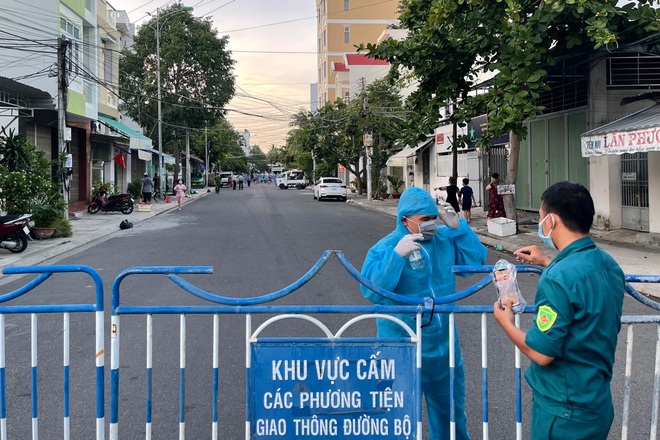 Bé trai 7 tuổi ở Khánh Hòa dương tính với SARS-CoV-2 - 1