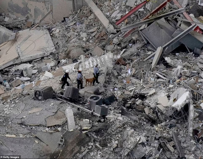 Khoảnh khắc tòa nhà 12 tầng ở Mỹ đổ sập như nổ bom - 2
