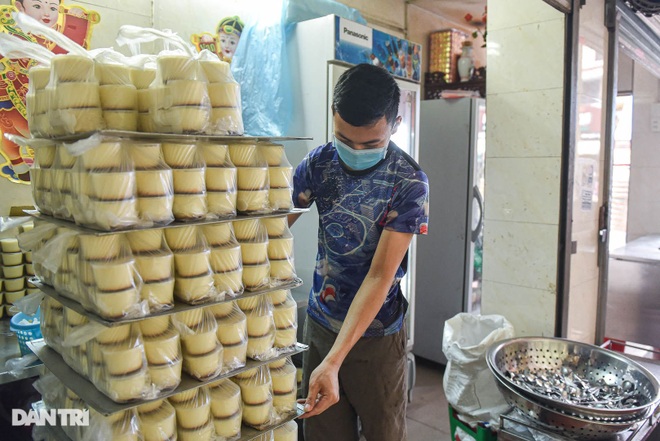 Making original French cake, Hanoi family sells 5000 boxes, collects 40 million/day - 3