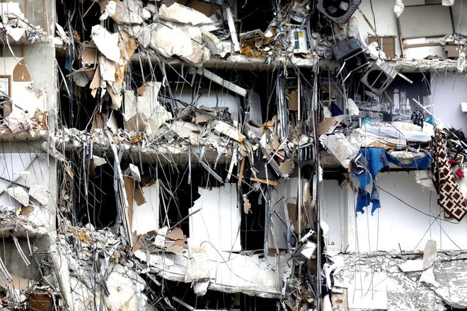 Cảnh tan hoang ở chung cư 12 tầng của Mỹ đổ sập như trúng tên lửa - 2