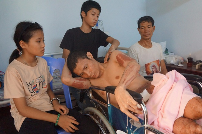 Người đàn ông bất hạnh chết mòn trên xe lăn, thương 2 đứa con tội nghiệp! - 8 Người đàn ông bất hạnh chết mòn trên xe lăn, thương 2 đứa con tội nghiệp! - 8