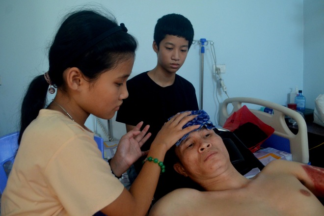 Người đàn ông bất hạnh chết mòn trên xe lăn, thương 2 đứa con tội nghiệp! - 5 Người đàn ông bất hạnh chết mòn trên xe lăn, thương 2 đứa con tội nghiệp! - 5