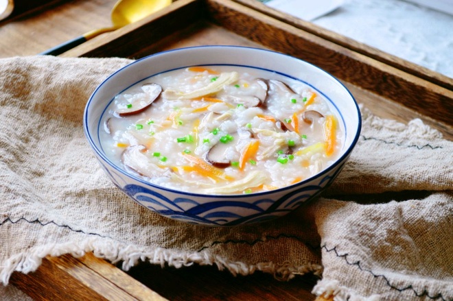 Cháo gà nấm hương bổ dưỡng cho bữa sáng - 1 Cháo gà nấm hương bổ dưỡng cho bữa sáng - 1