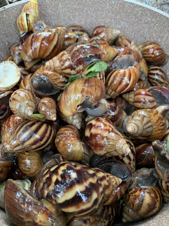 A delicious drink from snails attracts Vietnamese diners - 2