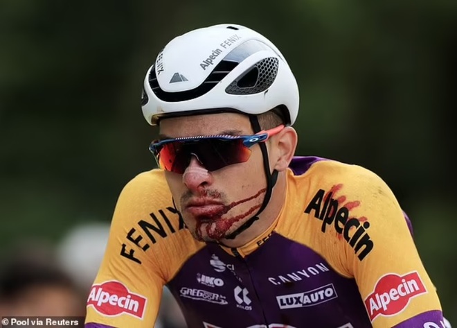 Cổ động viên gây tai nạn liên hoàn ở giải Tour de France bị truy nã - 3