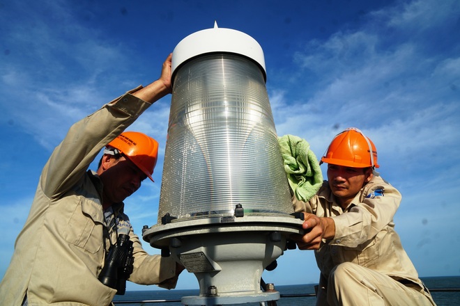 Những chiến sĩ không quân hàm ngày đêm canh giữ mắt biển - 3