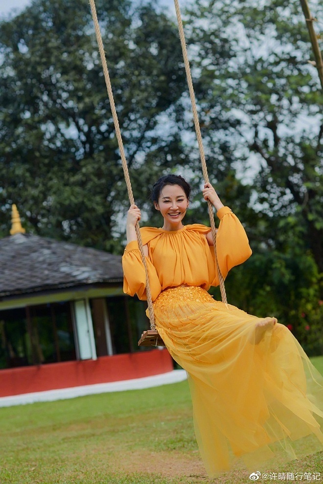 Thánh cô Nhậm Doanh Doanh Hứa Tình đẹp bất chấp thời gian ở tuổi 52 - 3 Thánh cô Nhậm Doanh Doanh Hứa Tình đẹp bất chấp thời gian ở tuổi 52 - 3
