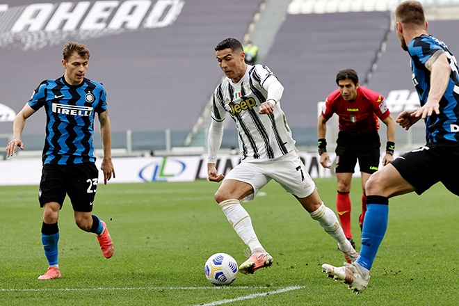 C.Ronaldo đối đầu Lukaku: Đại chiến của những người khổng lồ - 4