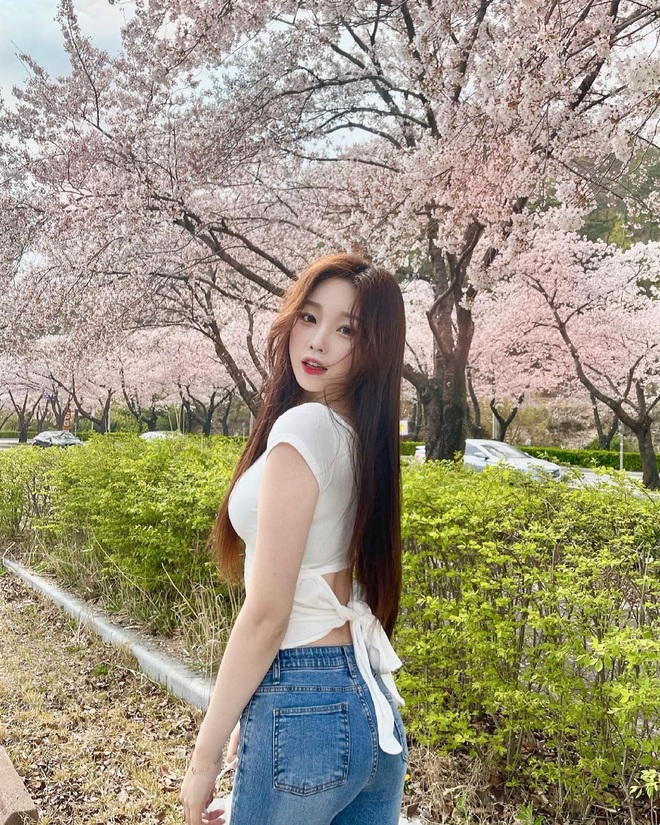 Vẻ đẹp nóng bỏng của hot girl Hàn Quốc hút triệu follow - 12